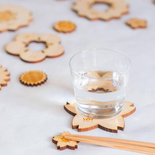 ひのきコースター 天然木 梅の花柄 90mm