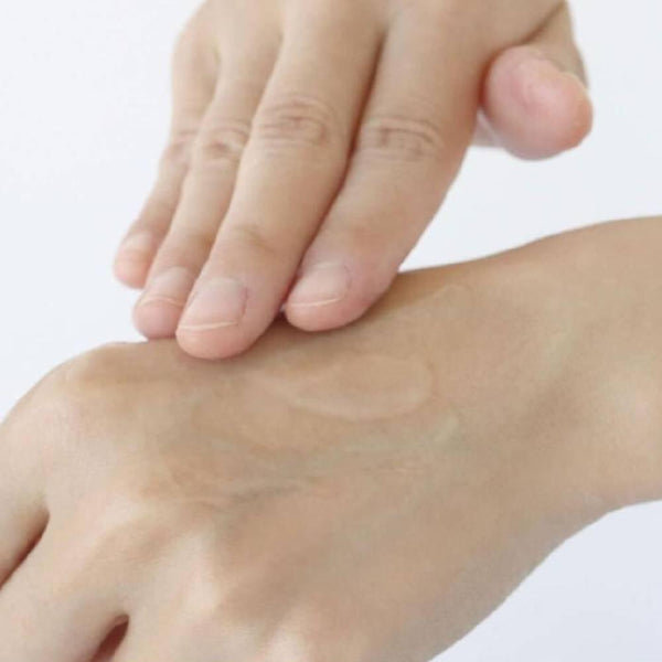 絹屋シルクハンドクリーム ローズ&サンダルウッドエッセンシャルオイル配合 50g