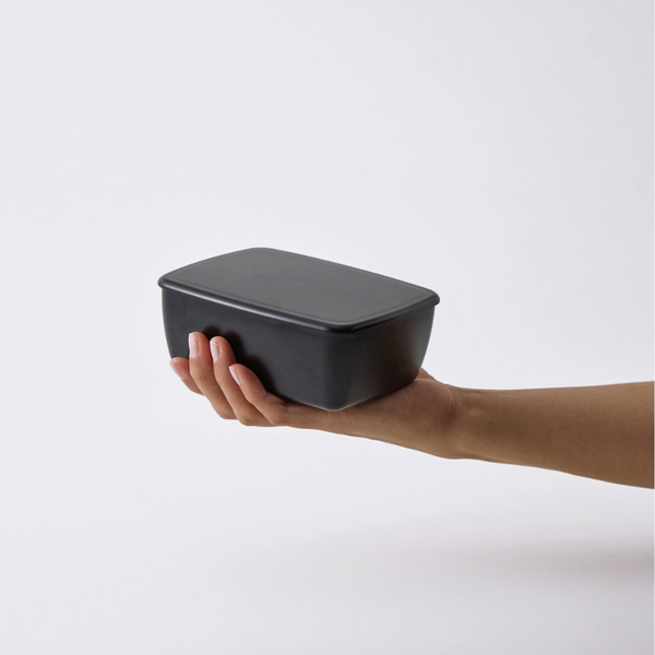 ミニマルなデザインの黒色電子レンジ対応弁当箱 大容量600ml