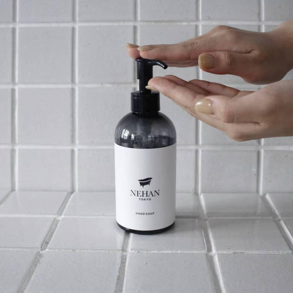 ネハントーキョー プレミアムエッセンシャルオイルハンドソープ ウッディの香り 240ml