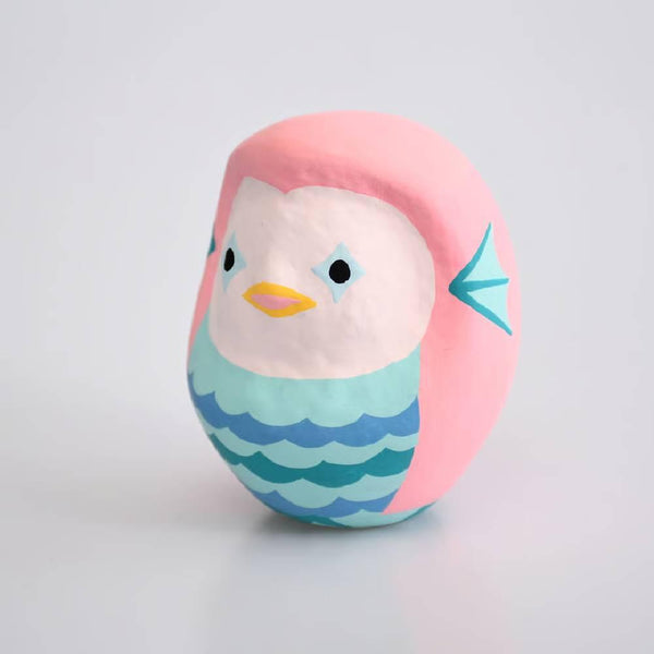 白川アマビエだるま 手作りかわいいピンクの妖怪人形 8.5cm