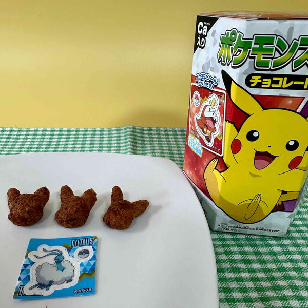東ハト ピカチュウ型チョコレートコーンパフスナック + ポケモンステッカー 23g (3個パック)
