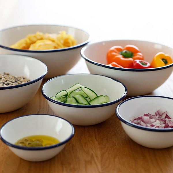 月兎白琺瑯鉢・紺ディテール