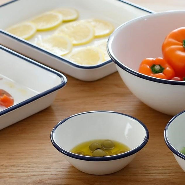 月兎白琺瑯鉢・紺ディテール