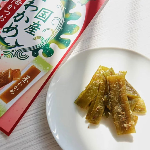 爽快梅と鰹節風味わかめの茎入り海藻スナック 63g(3個パック)