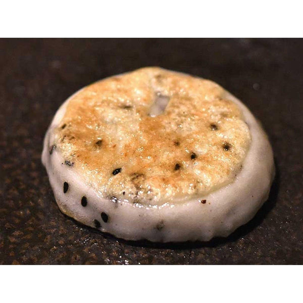 うさぎもち 小豆餡入り干し餅スナック 黒ゴマ味 90g