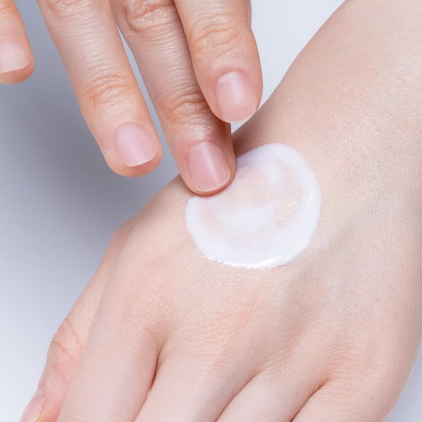 &be UVミルク ノンケミカル モイスチャライジング ミネラルサンスクリーン SPF 50+ 100g