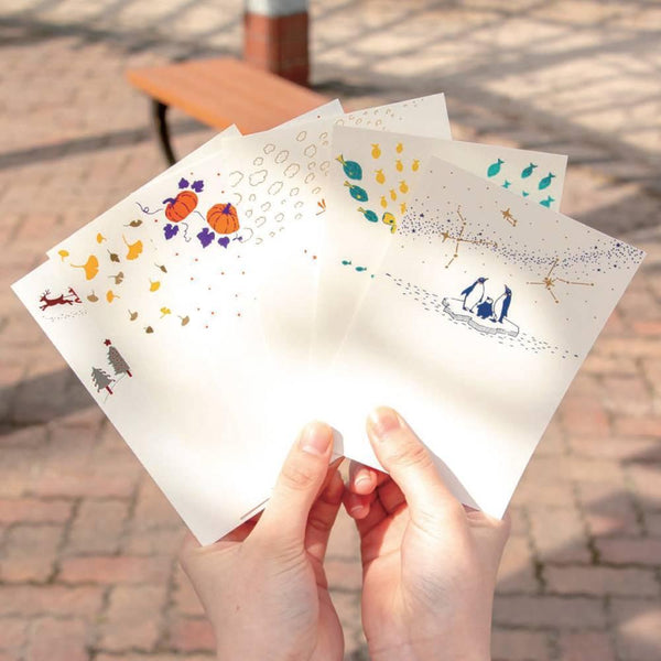 クリスマスをテーマにしたポストカード（箔押しサンタデザイン）