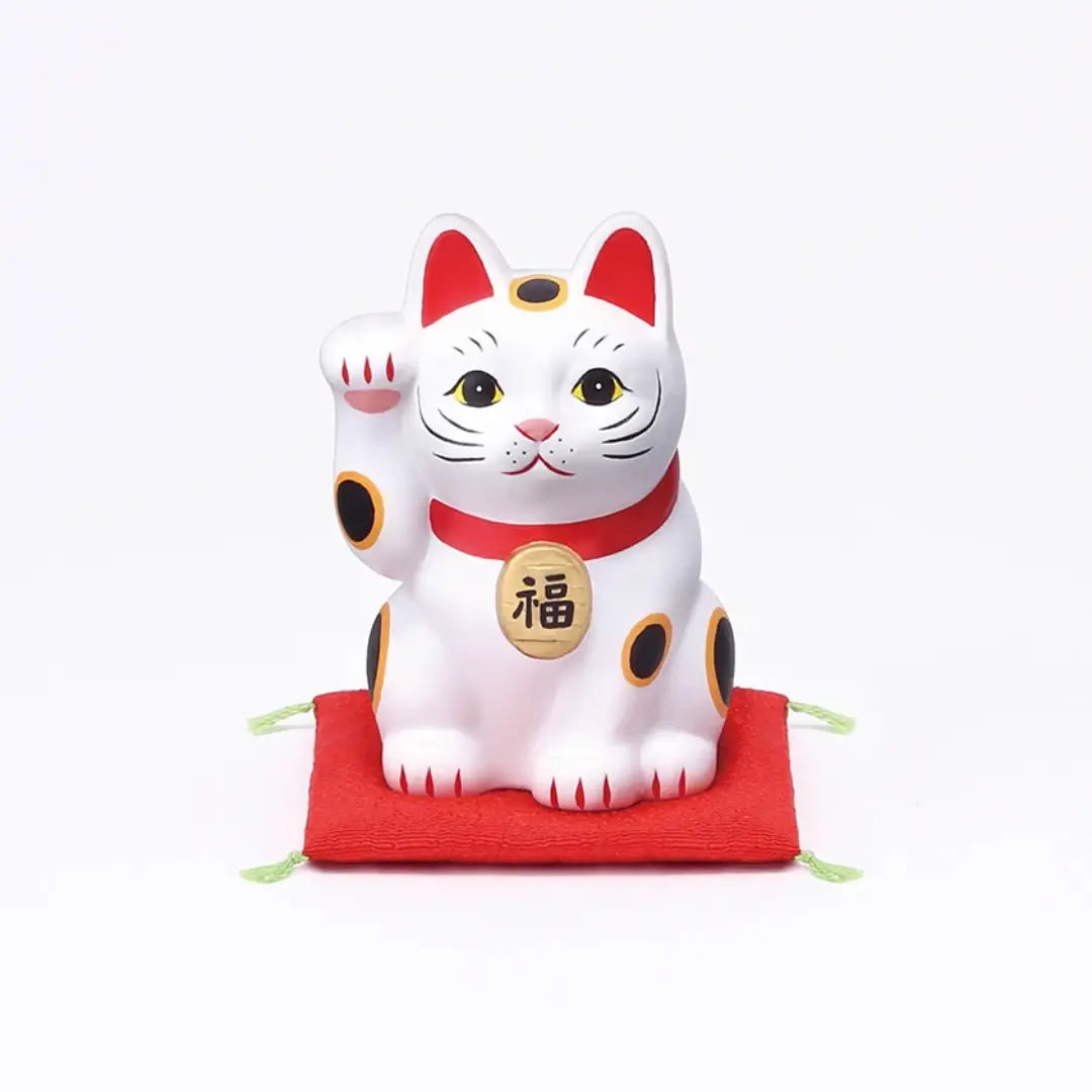 手作りの日本の招き猫 陶器製置物 ホワイト 8cm