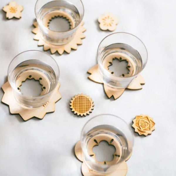 ひのきコースター 天然木 梅の花柄 90mm