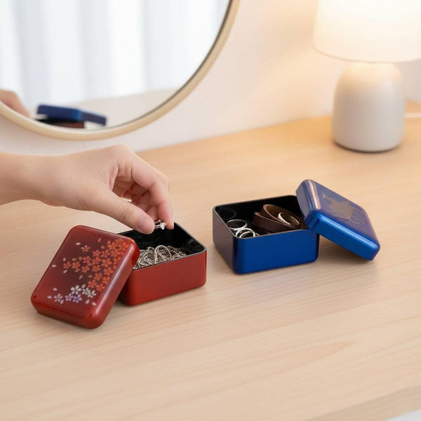 朱塗り小物入れ 桜文様