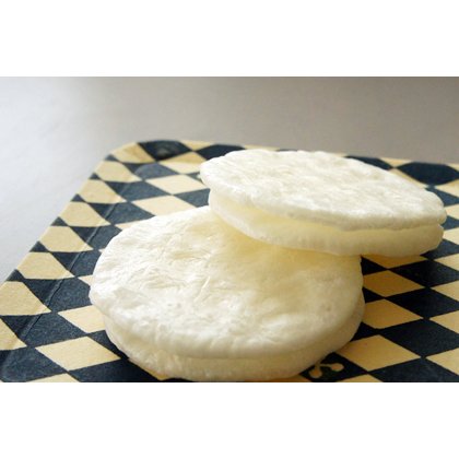 亀田製菓 白いふうせん ミルククリーム入りソフトせんべい（3枚入り）