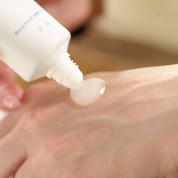 絹屋シルクハンドクリーム ベルガモット＆ハーブエッセンシャルオイル配合 50g