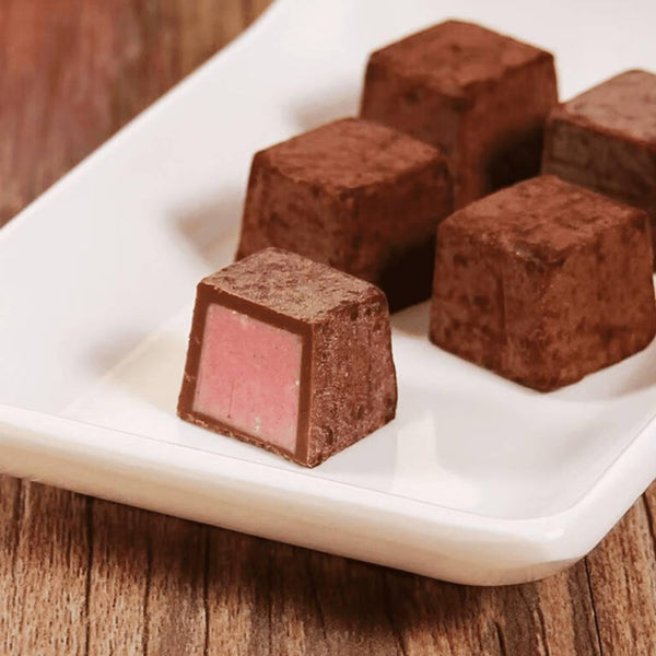 明治 メルティーキッス ストロベリーソフトとろけるチョコストロベリーキューブ 53g（3個入り）
