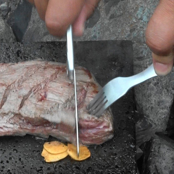 コンパクトなキャンプ用カトラリーセット（ナイフ、フォーク、スプーン付き