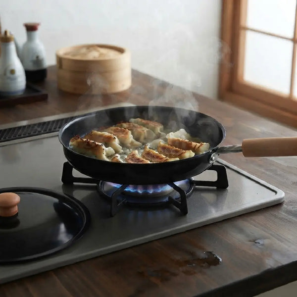 サミット・アイアン 調理器具 蓋付き・木製ハンドル付き鉄製フライパン 20cm