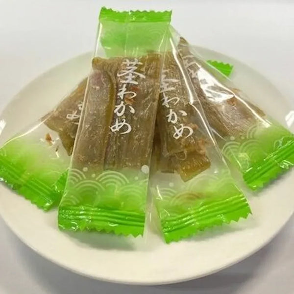爽快梅と鰹節風味わかめの茎入り海藻スナック 63g（3個パック）