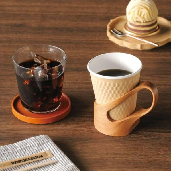 職人の手彫りのチェリーウッドカップホルダー。ユニークな作品。