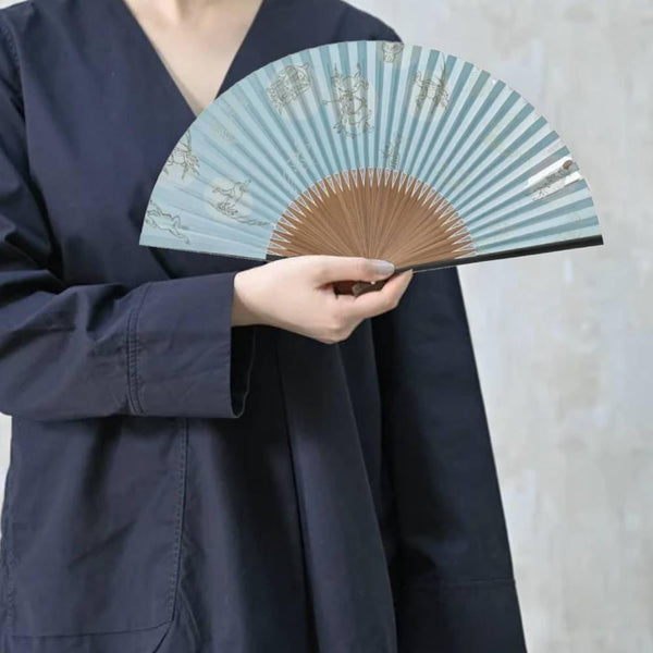 ヤマニ カエルとウサギのデザイン ブルー扇子 21.5cm